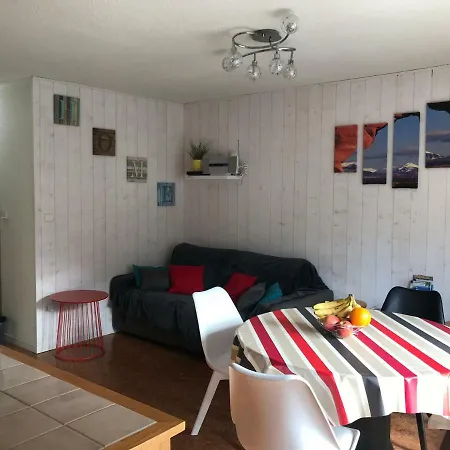 Apartment 6 Personnes